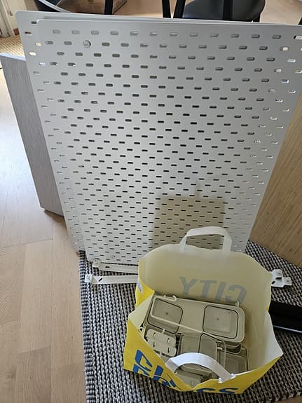 Skådis förvaringstavla 2 st m. div tillbehör IKEA