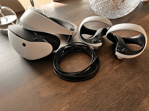 Sony Playstation VR2 headset med kontroller
