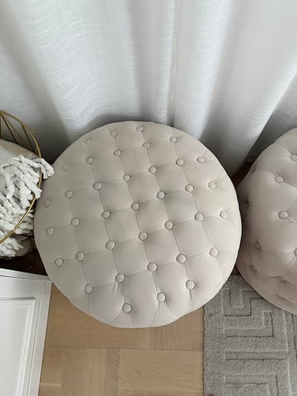 Två beiga sittpuffar från Jotex - storlek 60 cm