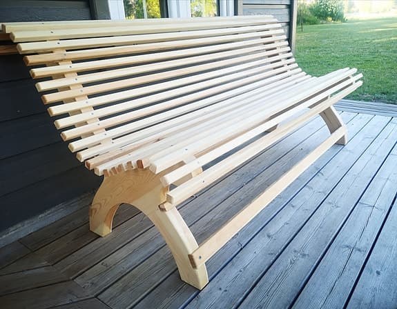Trädgårdsbänk i Sekelskiftesmodell