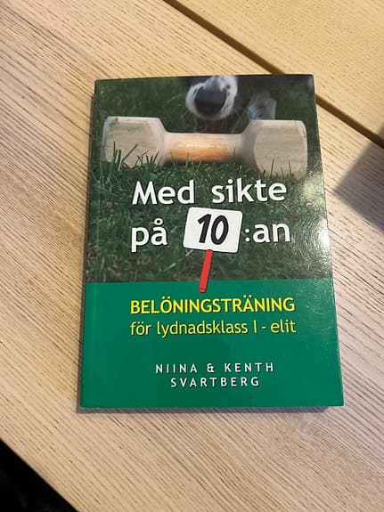 Med sikte på 10:an – belöningsträning för lydnadsklass I–elit kurslitteratur
