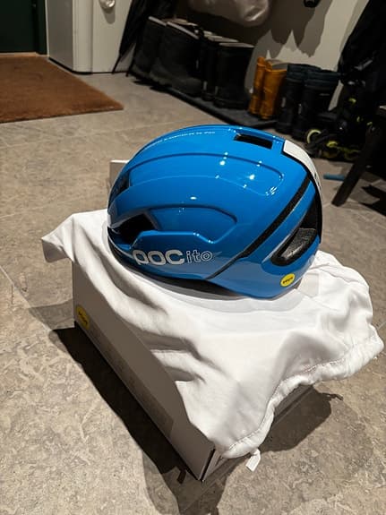 POCito OMNE MIPS barn cykelhjälm blå stl XS 48/52