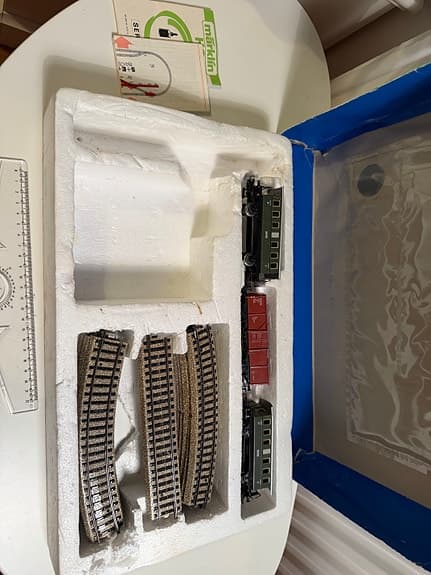 Märklin HO West Germany – 3 Vagnar & 9 Rälsdelar i Originalkartong