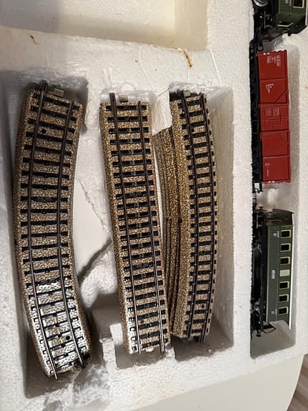 Märklin HO West Germany – 3 Vagnar & 9 Rälsdelar i Originalkartong