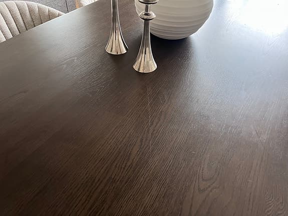 Fin, modern matgrupp med 6 stolar från Mio