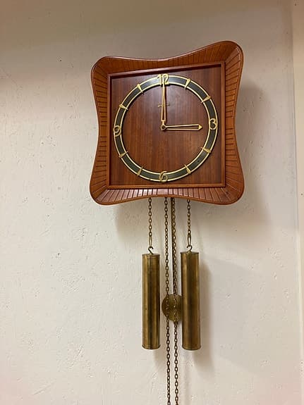 Väggbarometer och väggklocka i trä