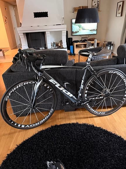 Fuji racer M 54 cm svart