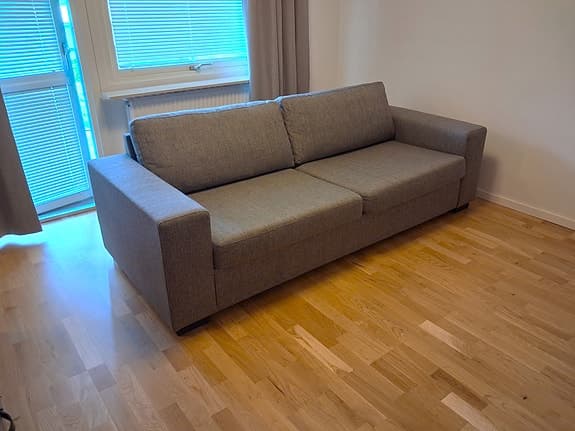 Soffa 3 sits