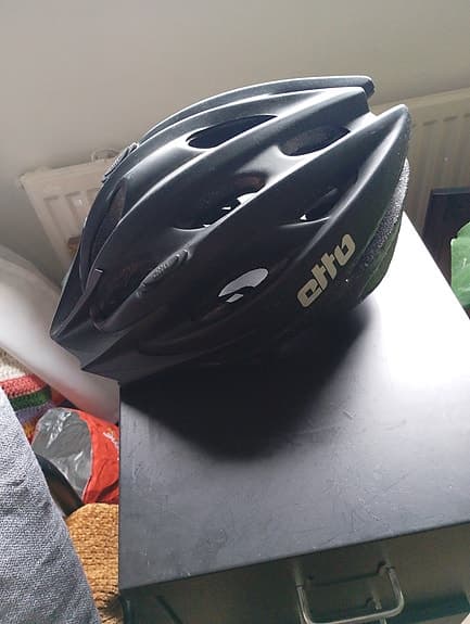 Etto cykelhjälm svart