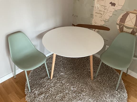Barnmöbler - bord, stolar, matta