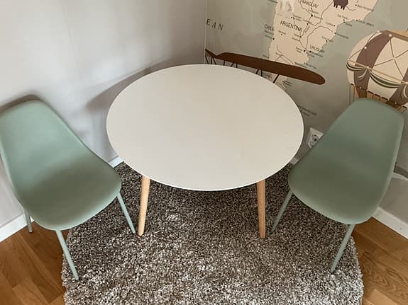 Barnmöbler - bord, stolar, matta