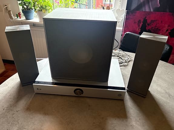 LG Hemmabio / Blu-ray-system med subwoofer