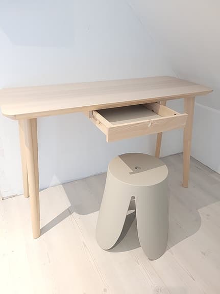 Ikea lisabo skrivbord inkl pall o hunderlägg