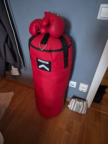 Boxningssäck 15kg från Outshock inkl handskar