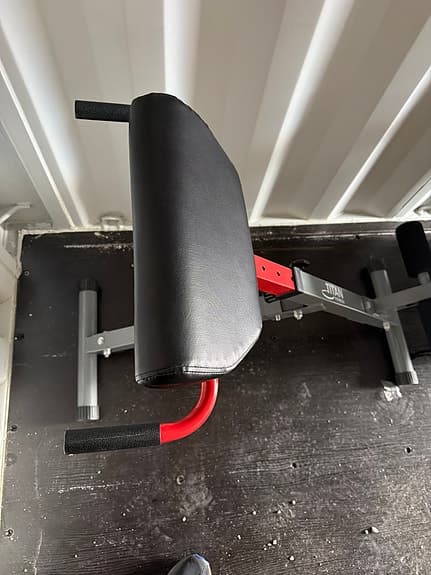 Titan Fitness magbänk svart/röd