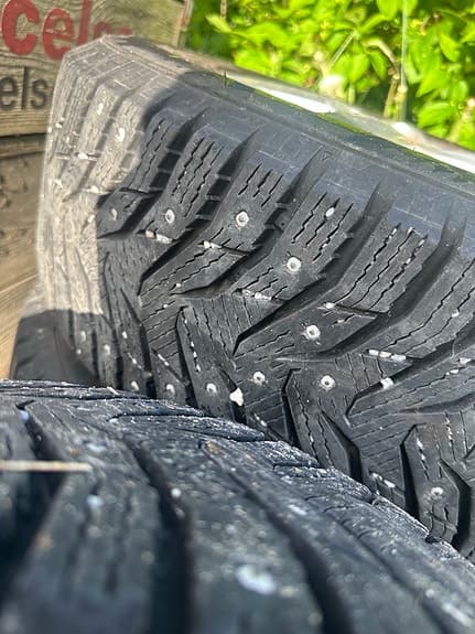 Kumho dubbade vinterdäck 205/60 R16 på aluminiumfälg