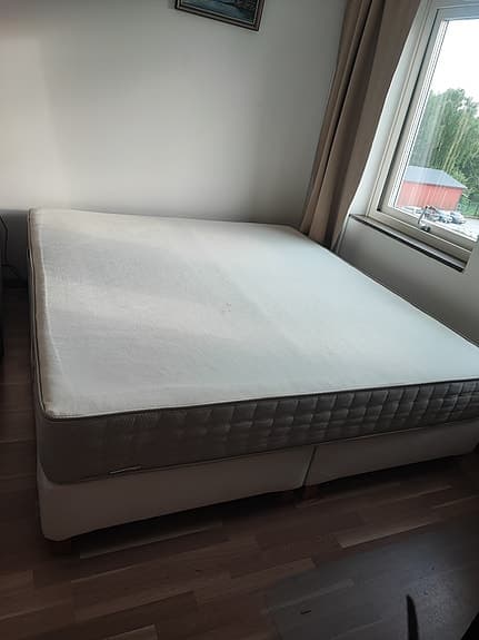 Säng 180 cm
