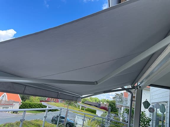 Terassmarkis med motor 4300kr