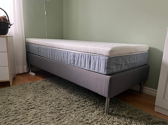 IKEA säng med resårbotten och bäddmadrass 90x200 grå