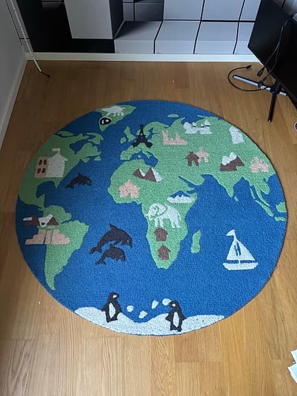 Jotex  ”World” tuftad matta ø 140 cm