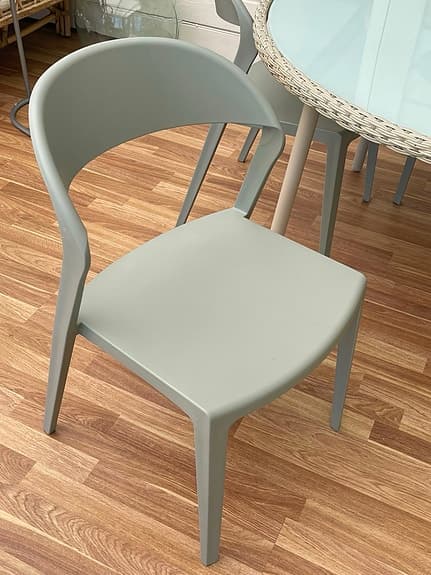 Elegant matgrupp för uteplats, uterum eller altan