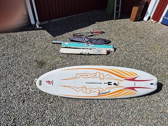 Vind surfbräda med tre segel