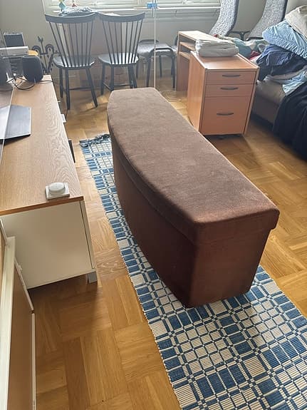 Sittbänk förvaring nedanför sängen