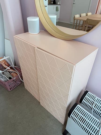 Rosa skåp från Decotique