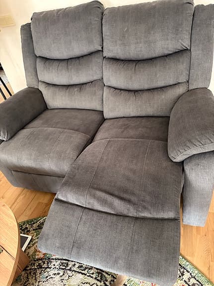 2 sits soffa med utfällbara fotstöd