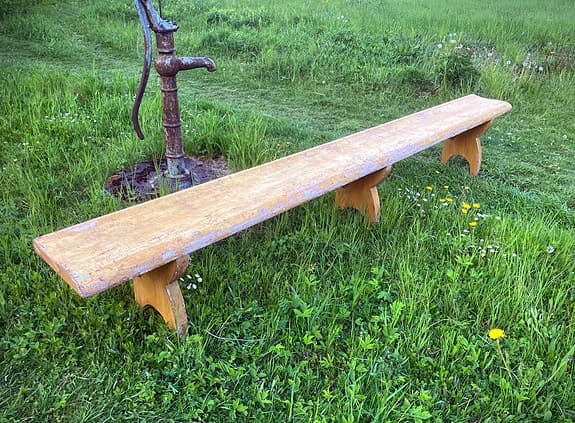 Gammal skolbänk i trä (3 meter) med underbar patina