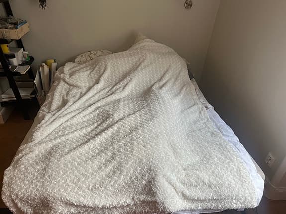 Hemtex vit pläd / filt i fluffigt tyg