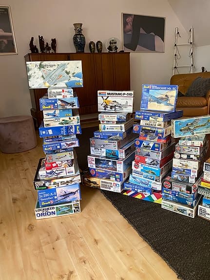 Flygplansmodeller och båtmodeller byggsatser