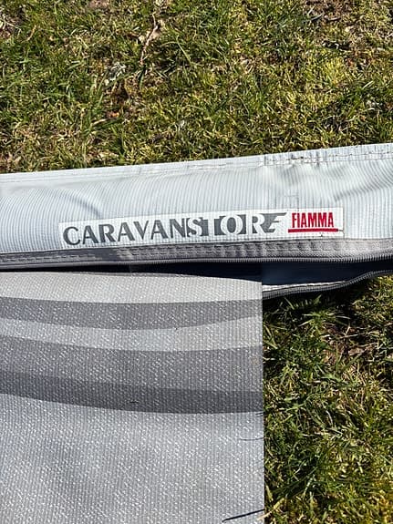 Fiamma Caravanstore markis med sidoväggar grå
