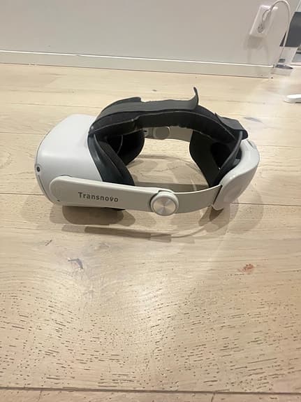 Meta Quest 2 VR‑headset med handkontroller vit