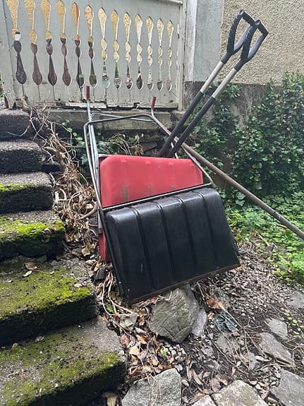 Trädgårdspaket med trimmers, häcksax och gräsklippare