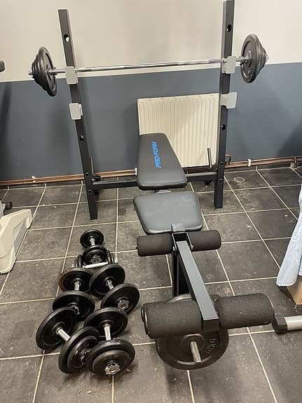Bänkpress, benpress, skivstång, vikter 80 kg, hantlar