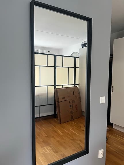 Spegel med svart metallram 150x65
