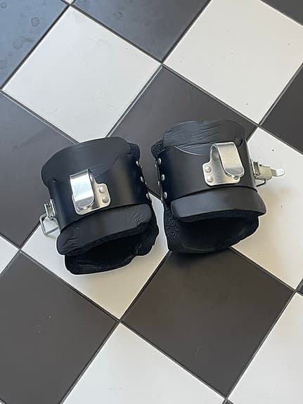 Rejäl pull up bar från Master Fitness + master fitness gravity boots!