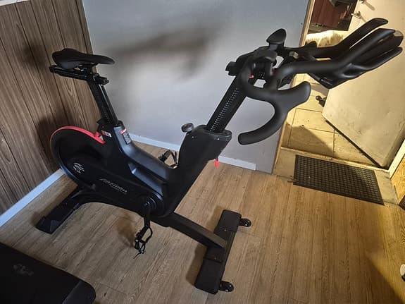 Life fitness IC8 motionscykel svart