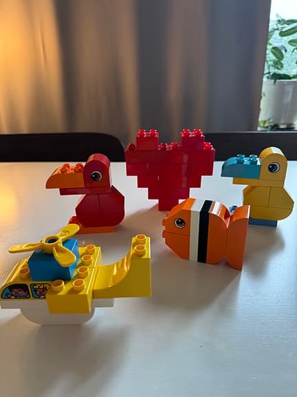 LEGO DUPLO klossar figurer och hjärta