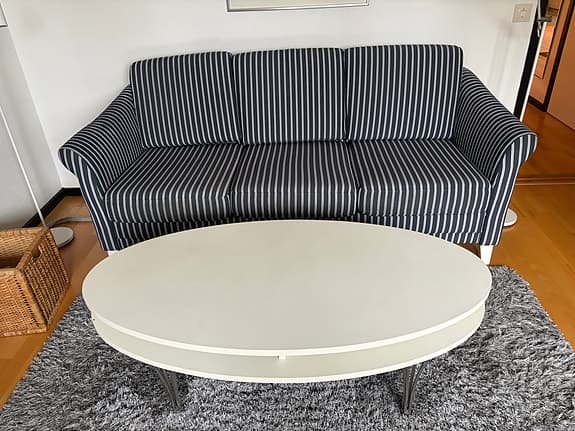 Randig 3-sits soffa i blått och vitt