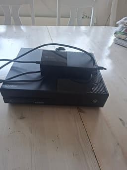 Microsoft Xbox One spelkonsol svart