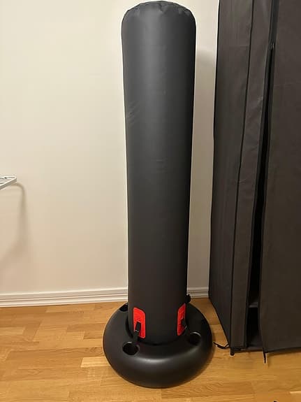 Decathlon Outshock stående boxningssäck svart/röd