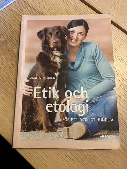Etik och etologi – bok om hundpsykologi och pedagogik