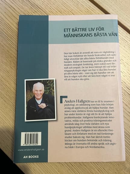 Etik och etologi – bok om hundpsykologi och pedagogik