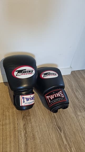 Twins 10 oz boxningshandskar