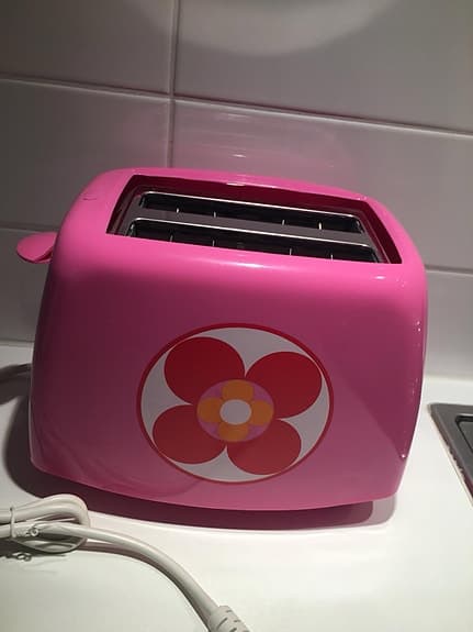 Ny rosa brödrost med blommotiv – gör mönster på brödet
