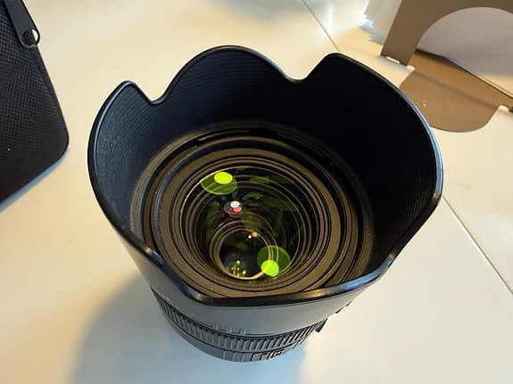 Sigma 30mm 1.4 för Canon med motljusskydd