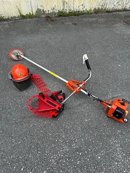 ECHO röjsåg med sele och skyddshjälm