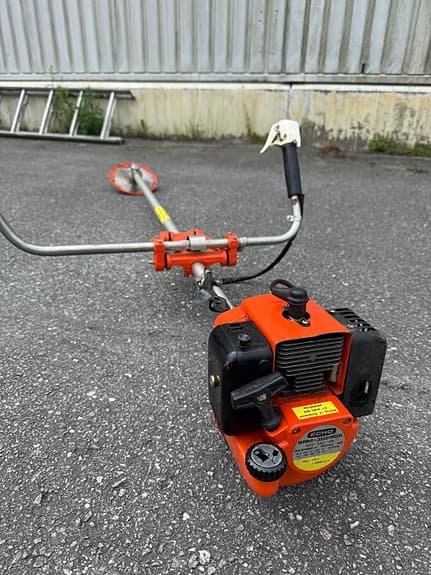 ECHO röjsåg med sele och skyddshjälm
